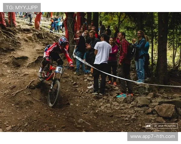 昌平速降赛选手康子鹏:一个月骑一次速降,有效缓解压力 昌平速降赛选手康子鹏:一个月骑一次速降,有效缓解压力